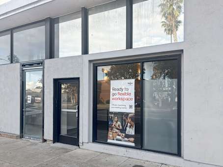 Building at 918 Mission Ave in Oceanside