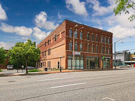 建筑位于Davenport332 N Harrison St 1