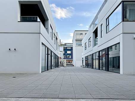建筑位于ReykjavikLaugavegur 27a, L27 1