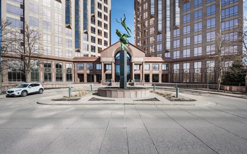 601 Carlson Parkway, Carlson Center, Suite 1050, 55305