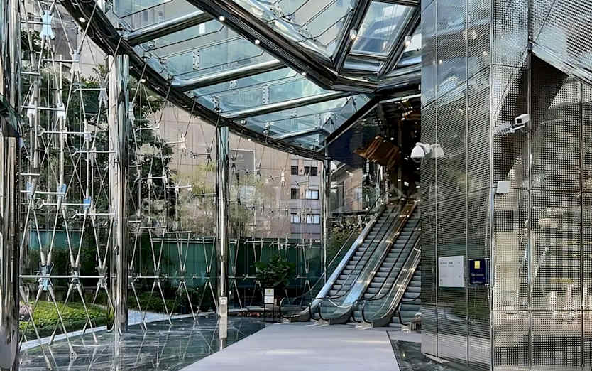 66/F, The Center, 99 Queens Road