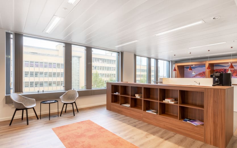 4th Floor, South Center Titanium, 1060