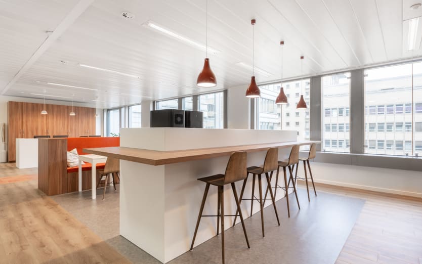 4th Floor, South Center Titanium, 1060