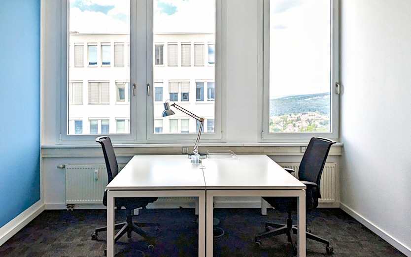 Curiestraße 2, 70563