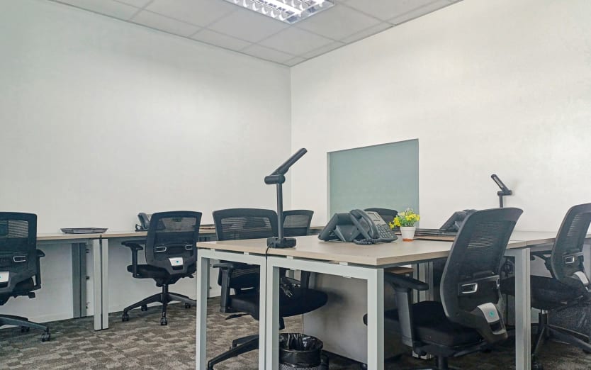 8 Rockwell, Hidalgo Drive, Rockwell Center, 7th Floor Unit B