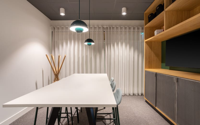 Terminal 1, Evert van de Beekstraat 202, 1118 CP