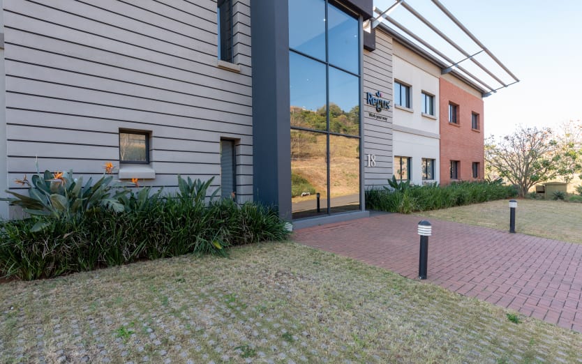 18 Montrose Park Boulevard, Victoria Country Club Estate, 3201