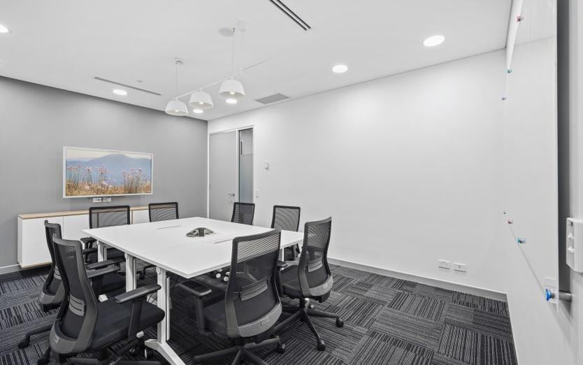 1 Palmerston Circuit, -