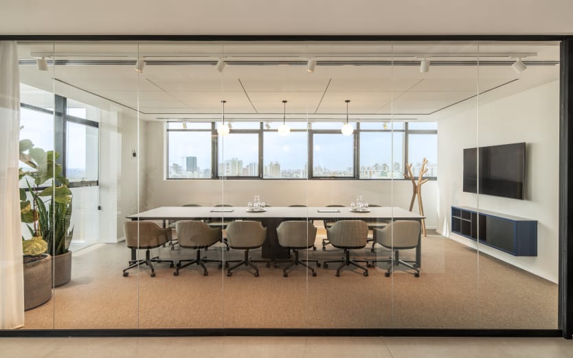 10 Yehuda Hanachtom St