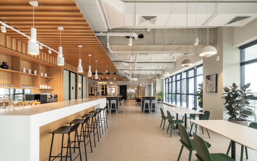 10 Yehuda Hanachtom St