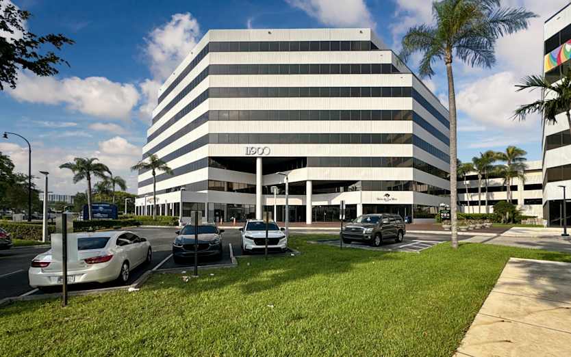 11900 Biscayne Blvd, 33181