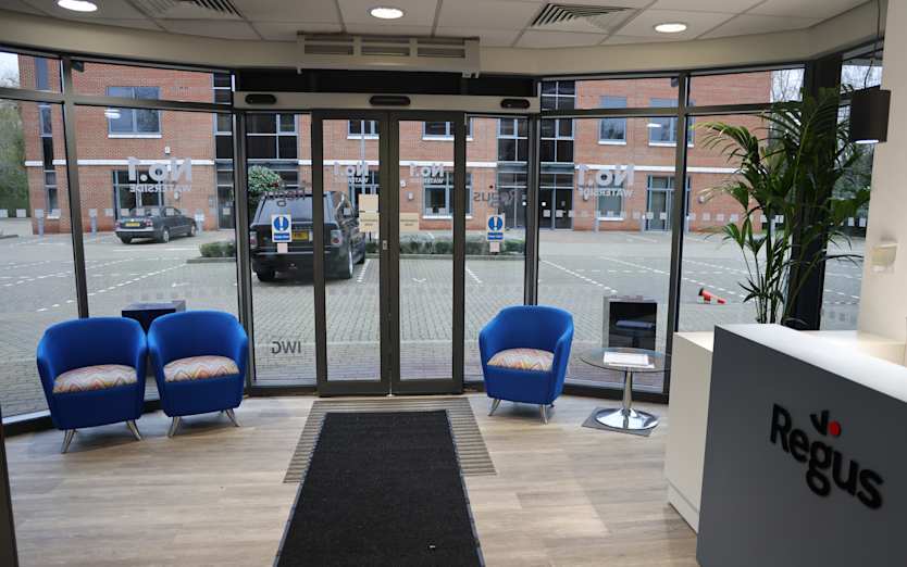 1 Waterside, Harpenden, BT79 9