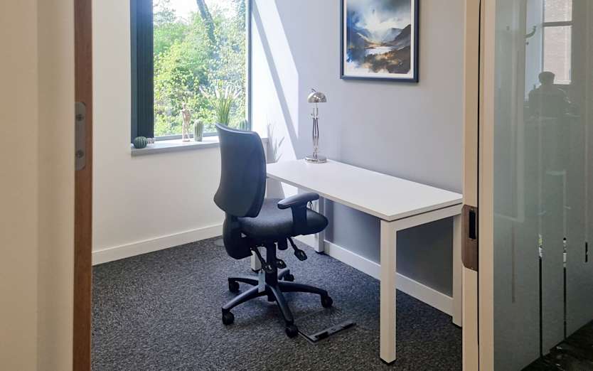 1 Waterside, Harpenden, BT79 9