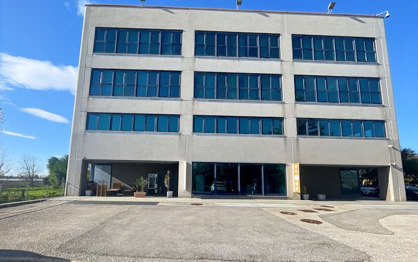 Via Giulio Pastore n.24, 84131