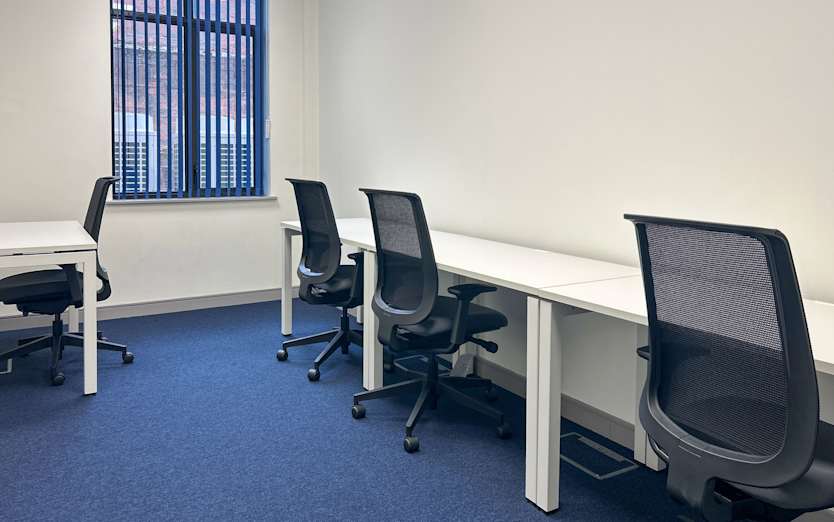 Weavers Court, Belfast, RG19 8