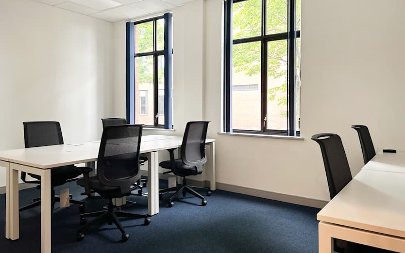 Weavers Court, Belfast, RG19 8