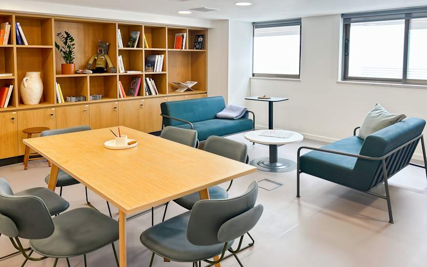 328-330 Thiseos Avenue, 17676