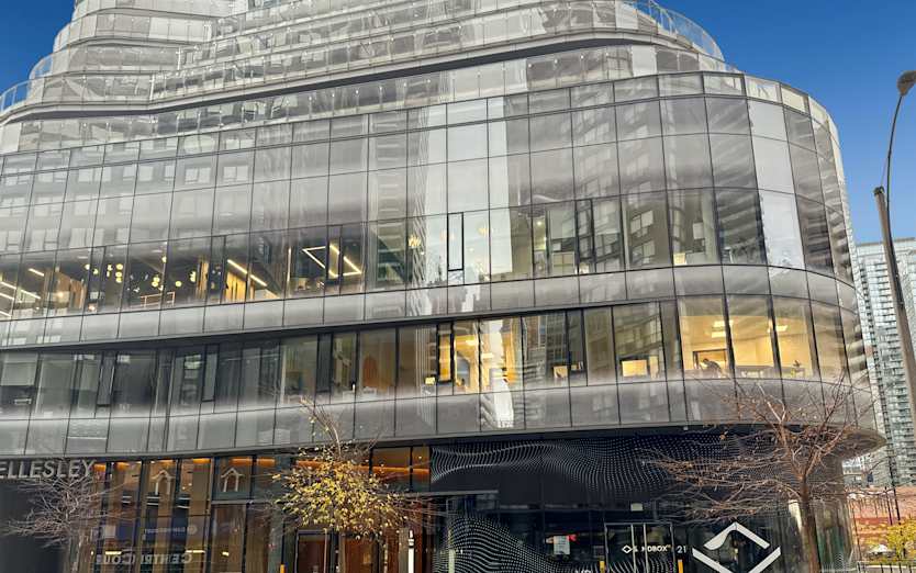 15 Wellesley Street West, Suite 201, M4Y 0G7